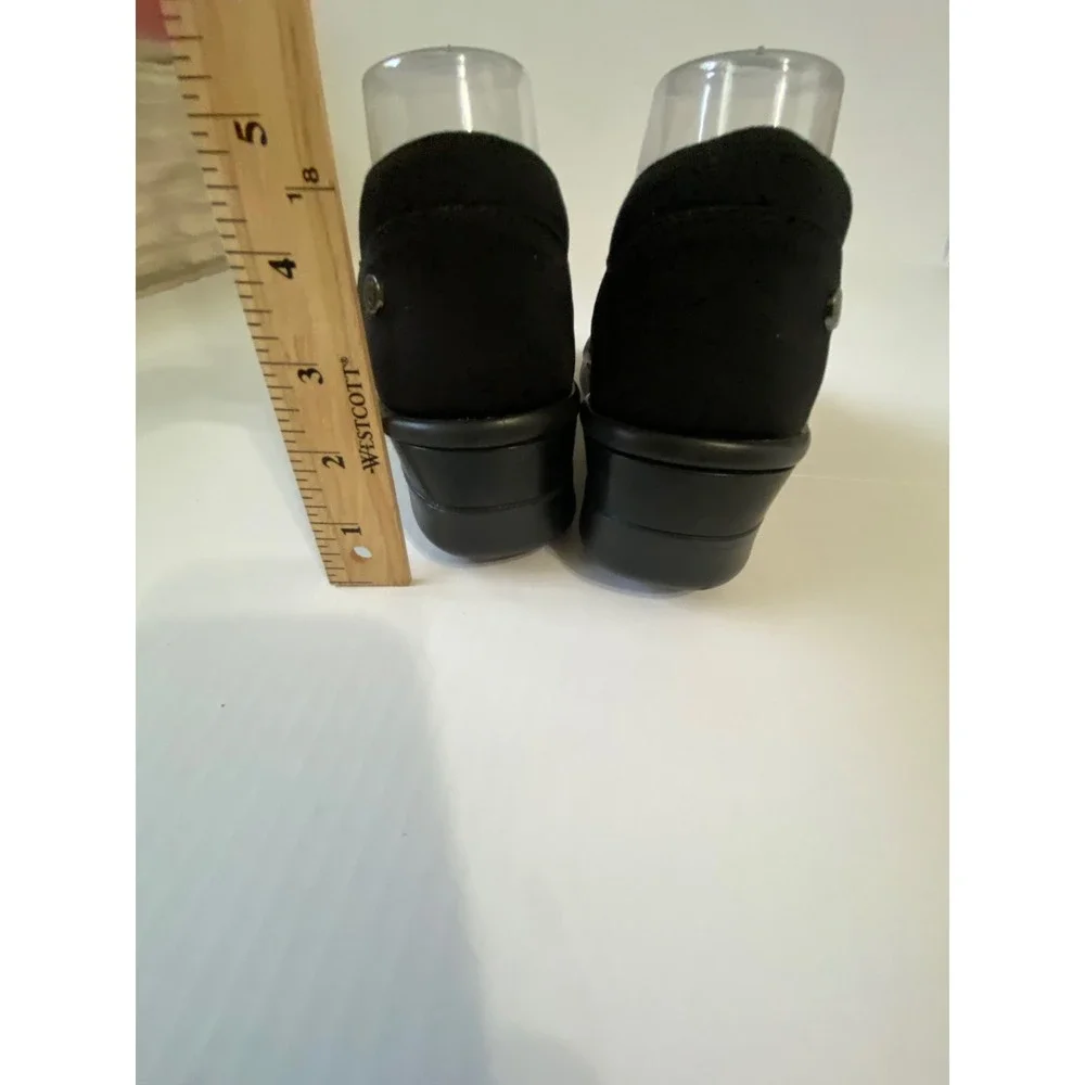Bzees sapphire sandals
